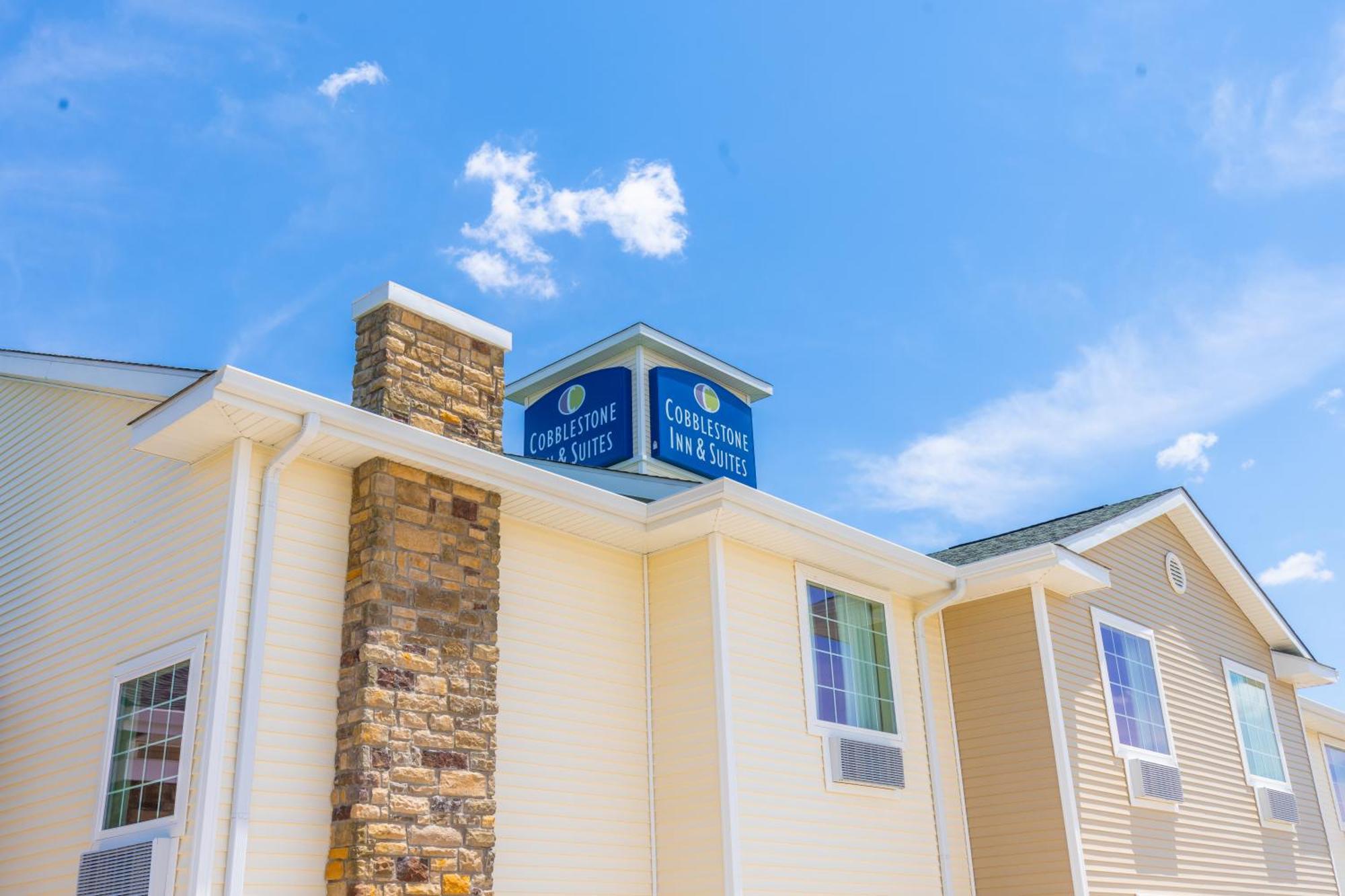 Cobblestone Inn & Suites - Winters Εξωτερικό φωτογραφία