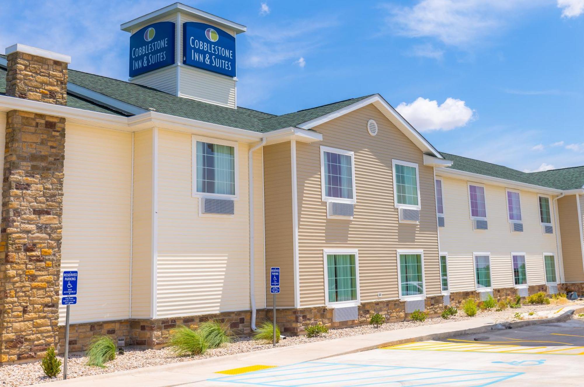 Cobblestone Inn & Suites - Winters Εξωτερικό φωτογραφία