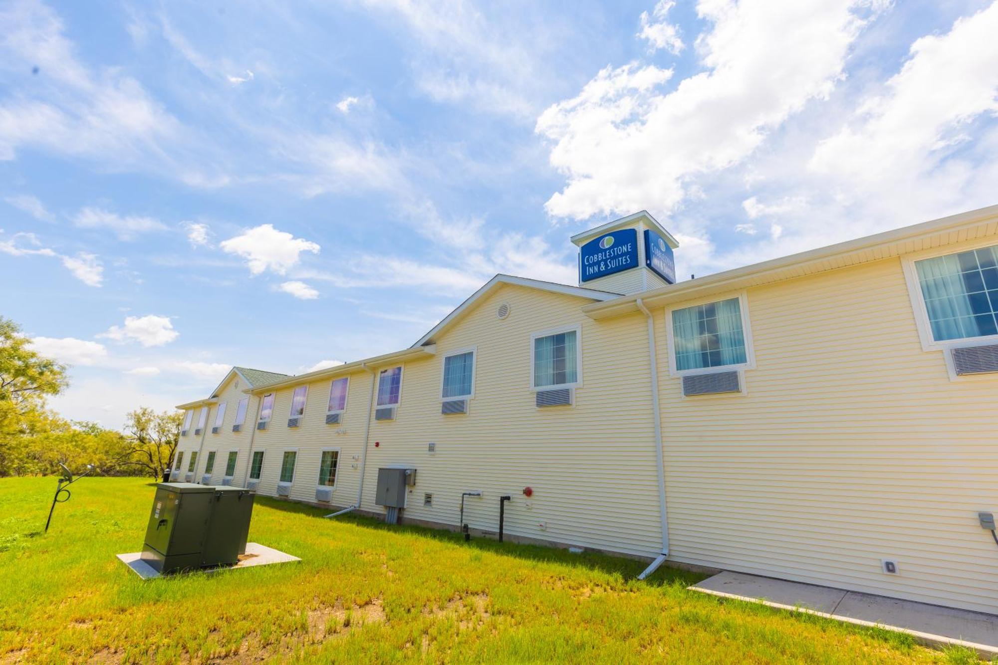 Cobblestone Inn & Suites - Winters Εξωτερικό φωτογραφία